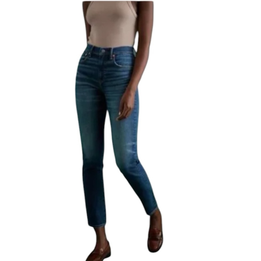 AE77 American Eagle Women's High‎ Rise Ankle Crop Mom Jeans Size 2 Short